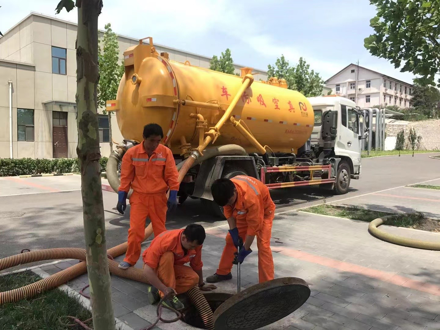 东河镇化粪池清理与5-8吨吸粪车施工效率分析